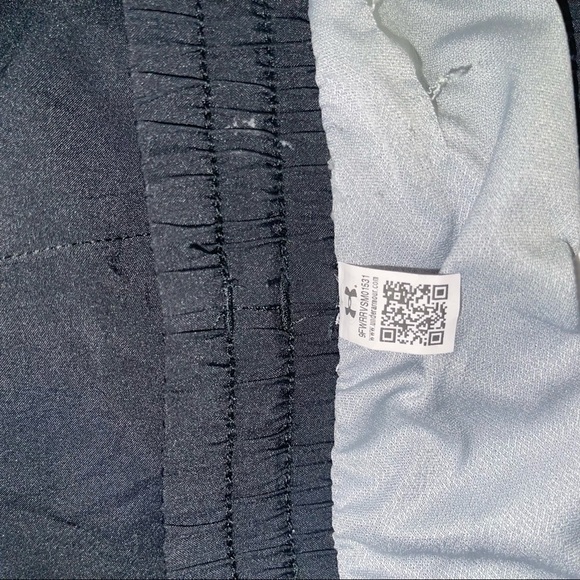 Under Armor Woman Shorts Size L ! - Picture 3 of 6